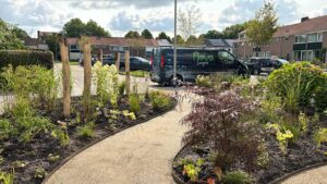 Verandering voortuin in Emmeloord